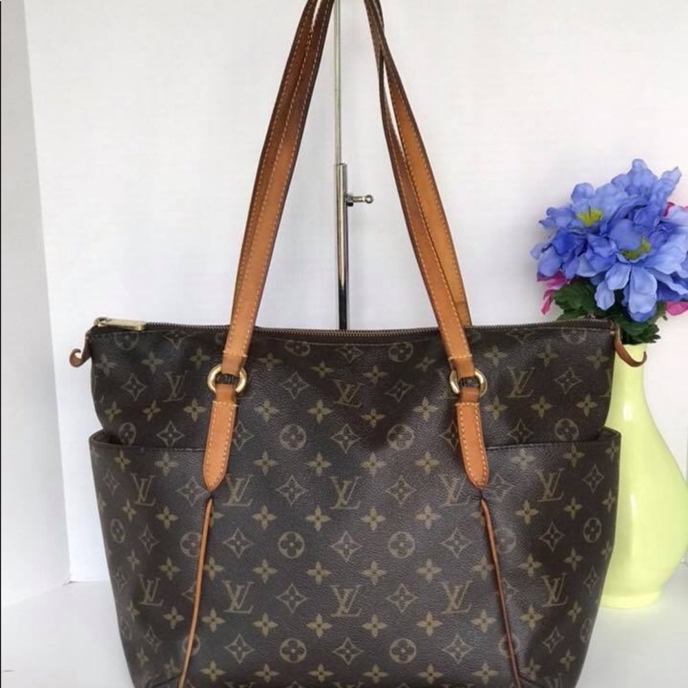 Preloved authentic Louis Vuitton Totally PM